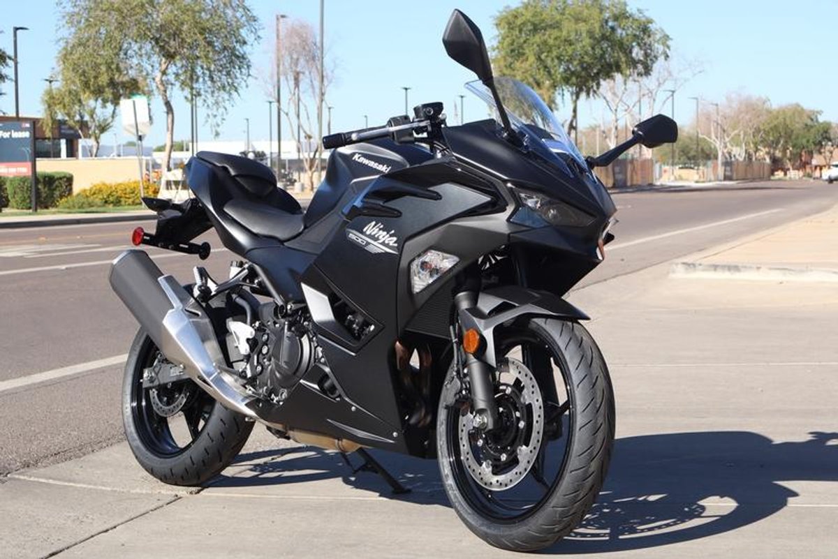 2026 Kawasaki Ninja 500 Metallic Flat Spark Black