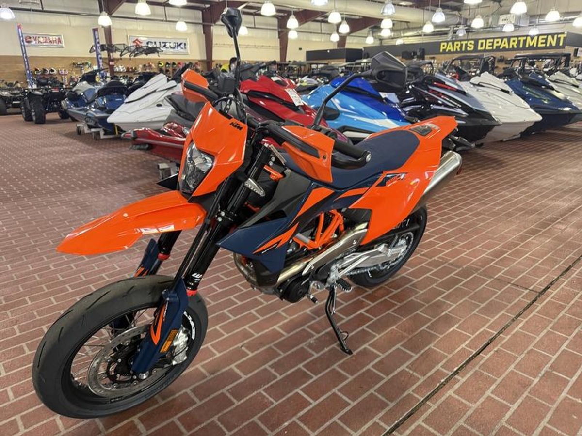 2026 KTM 690 SMC R