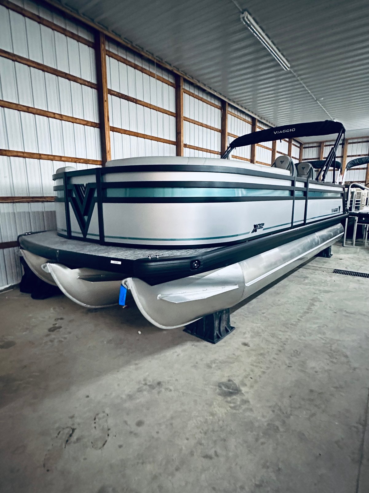 2026 VIAGGIO LAGO X 22Q TRITOON