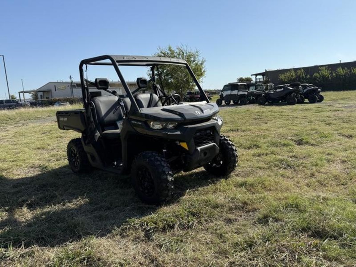 2025 Can-Am Defender DPS HD9 Stealth Black