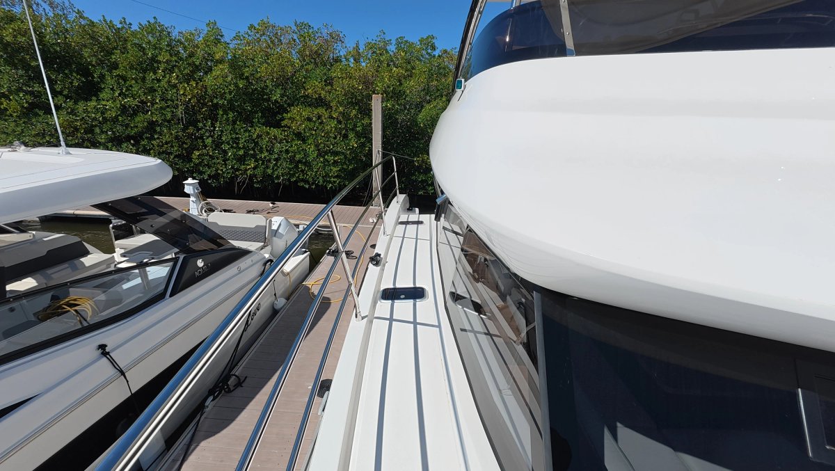 2025 Aquila 42 Yacht
