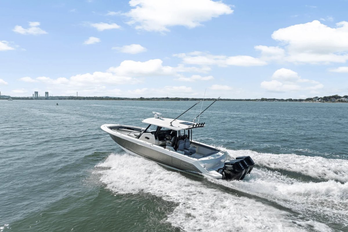 2025 Boston Whaler 360 Outrage