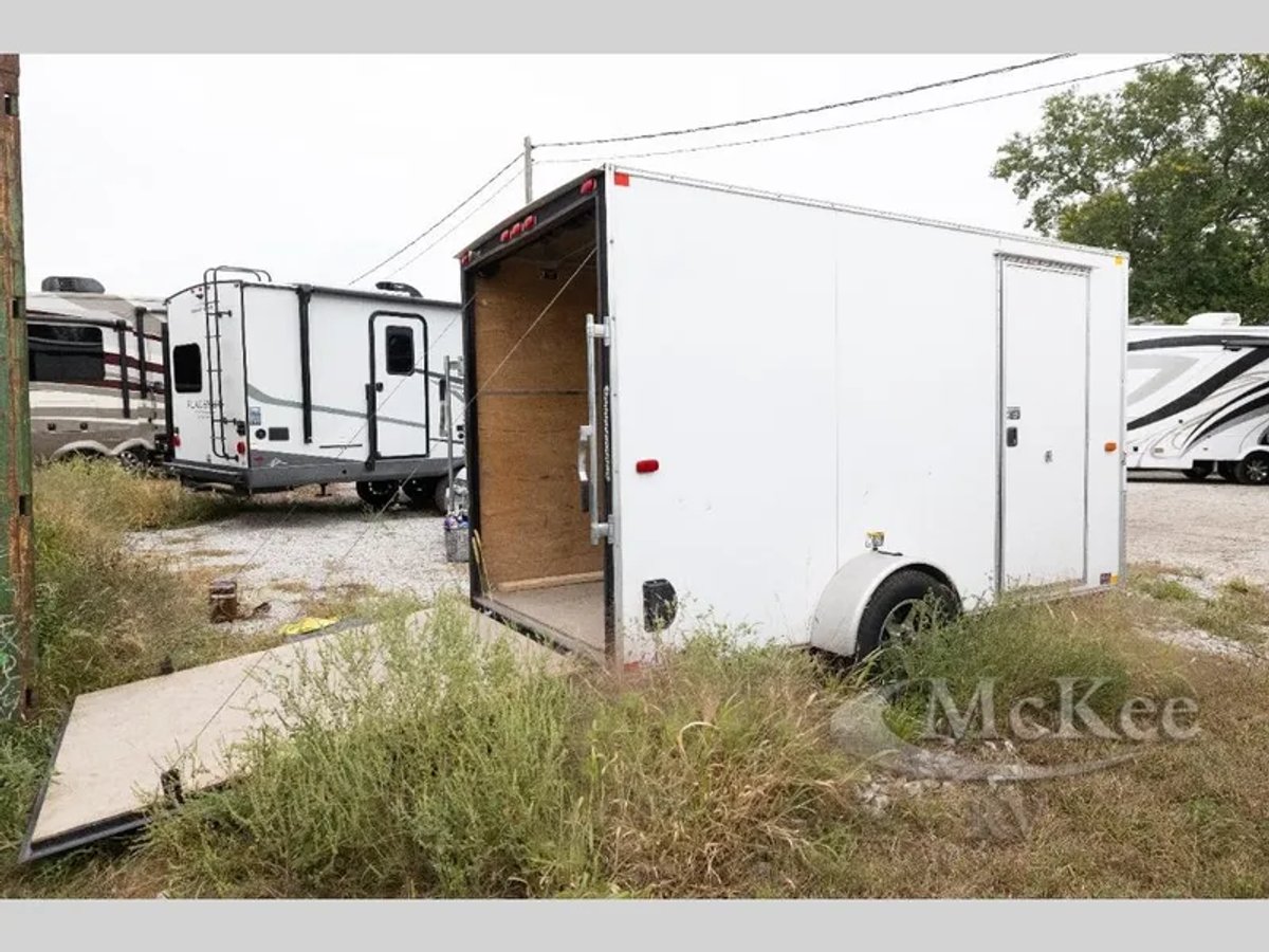 1999 Featherlite Trailers Stacker 1/2