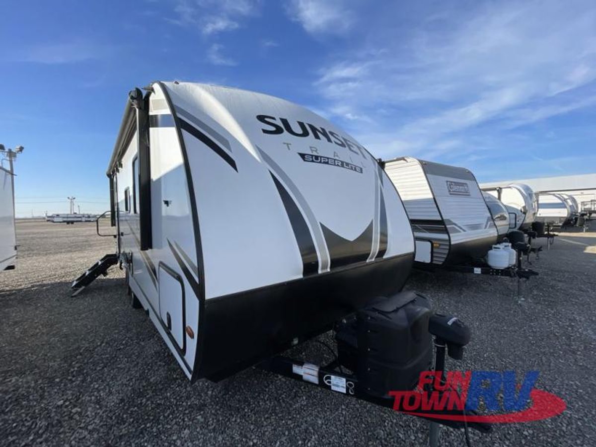 2022 CrossRoads RV Sunset Trail