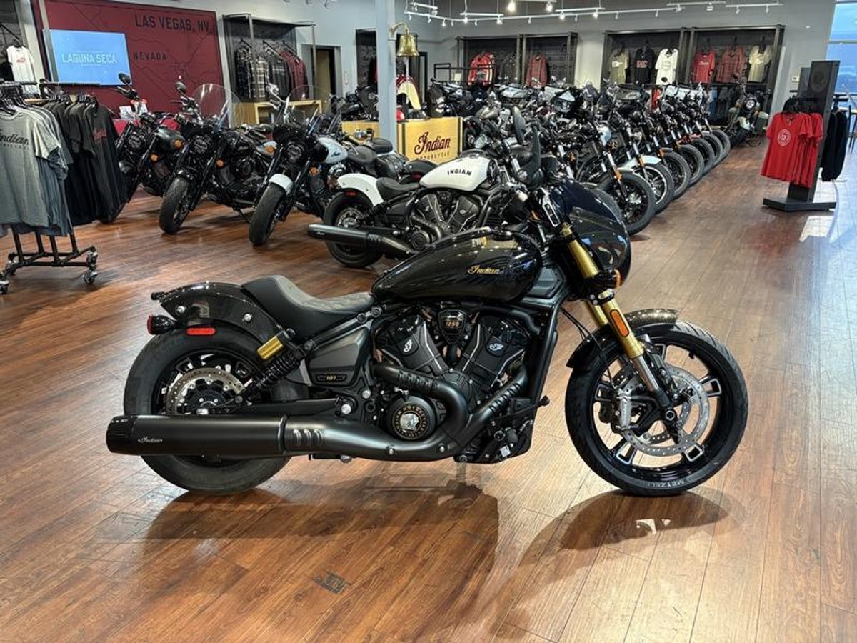 2026 Indian Motorcycle 101 Scout Black Crystal with Super Graphite