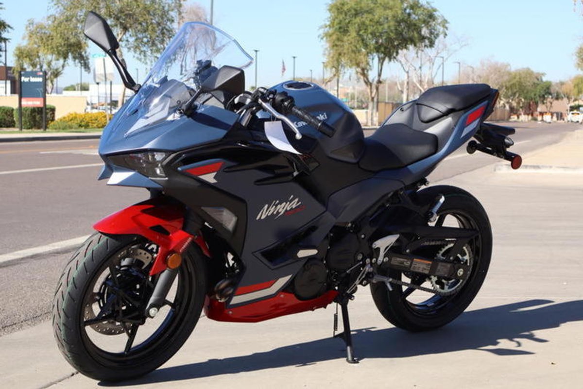 2026 Kawasaki Ninja 500 ABS Metallic Matte Twilight Blue