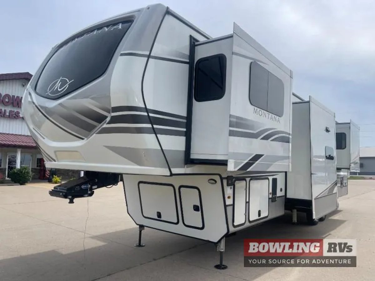 2023 Montana 3761FL