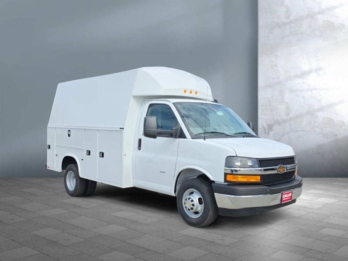 2025 Chevrolet Express Commercial Cutaway