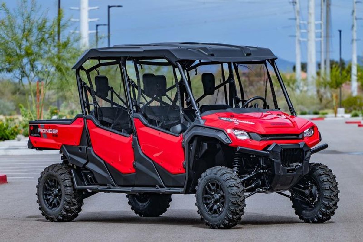 2025 Honda Pioneer 1000-6 Deluxe Crew