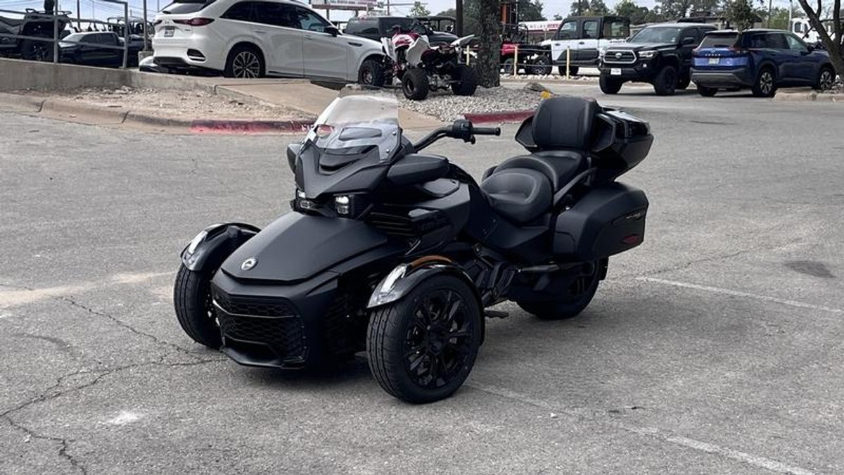 2025 Can-Am Spyder F3 Limited Dark Wheels
