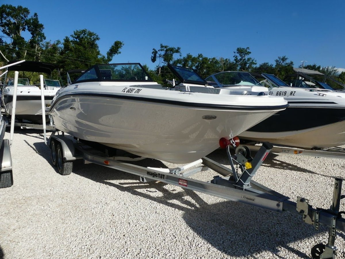 2017 Sea Ray SPX 190 OB