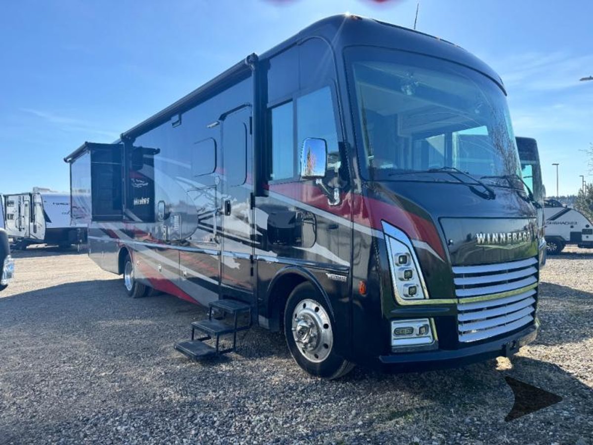 2023 Winnebago Adventure