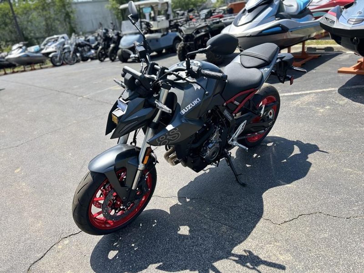 2025 Suzuki GSX-8S