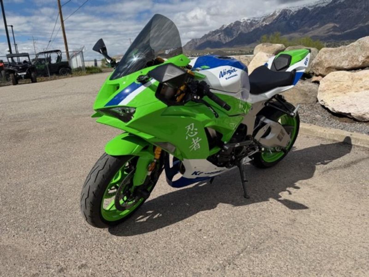 2024 Kawasaki Ninja ZX-6R 40th Anniversary Edition ABS