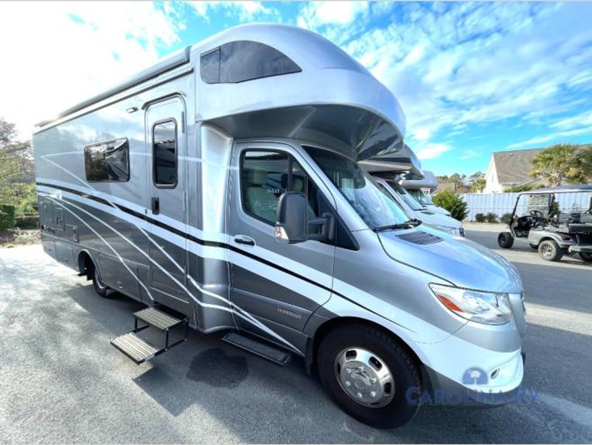 2025 Winnebago Navion