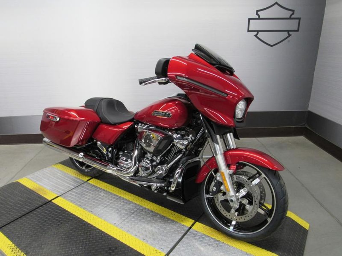 2025 Harley-Davidson FLHX - Street Glide