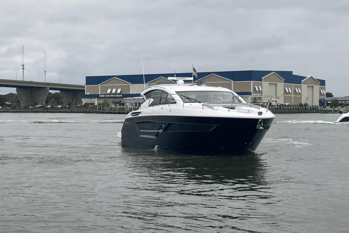 2025 Cruisers Yachts 46 Cantius
