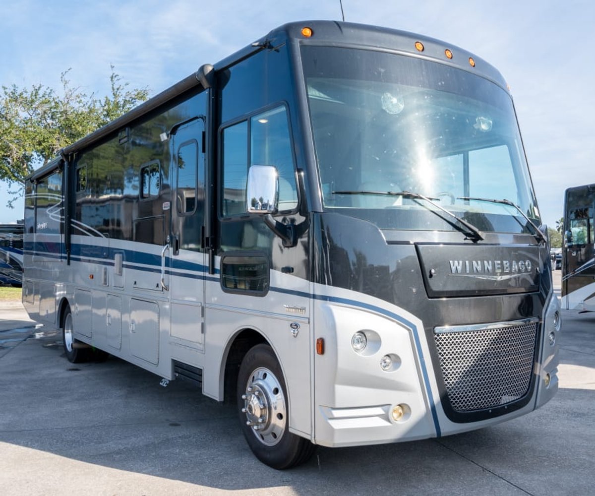 2021 Winnebago ADVENTURER