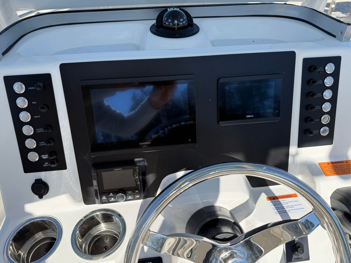 2026 Robalo 222 CC