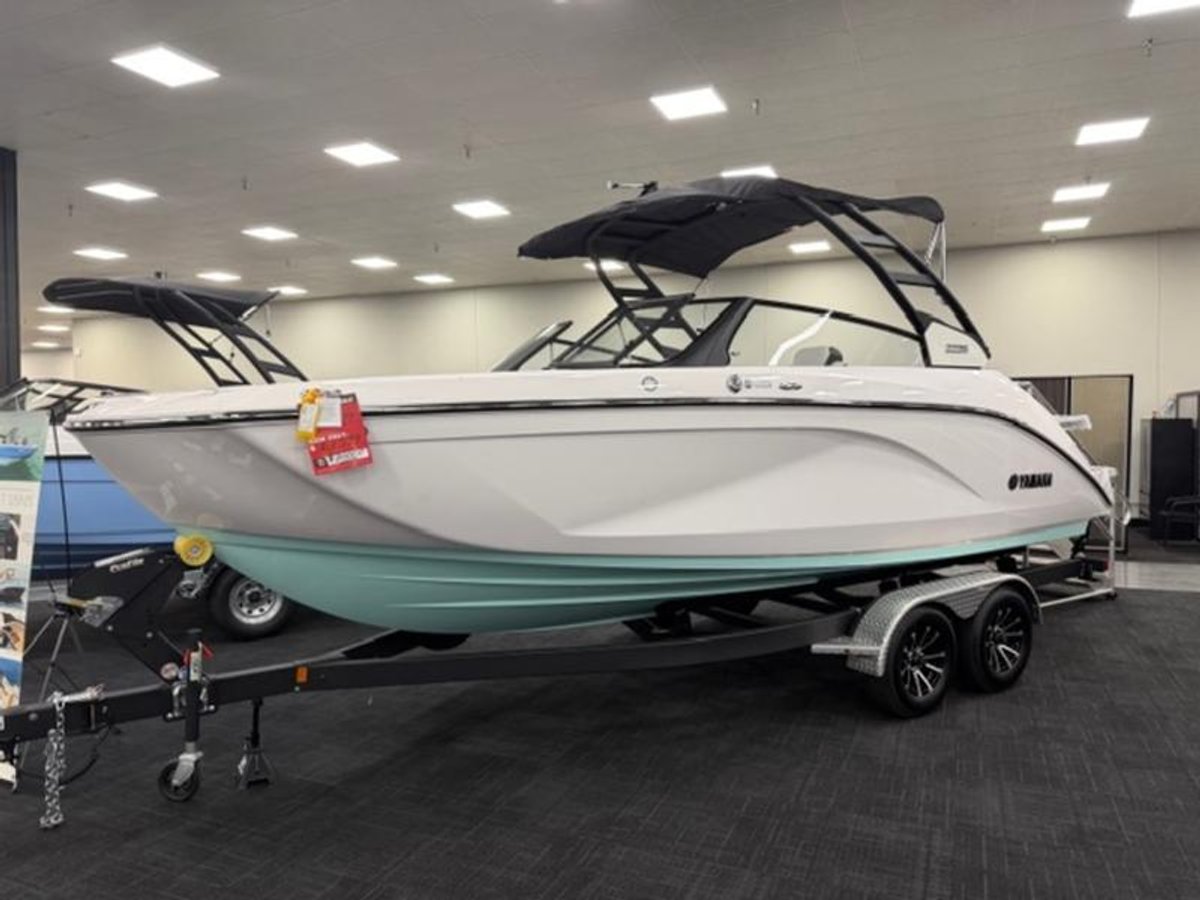 2025 Yamaha Boats 222S 4STAR-WHITE-PAINTED