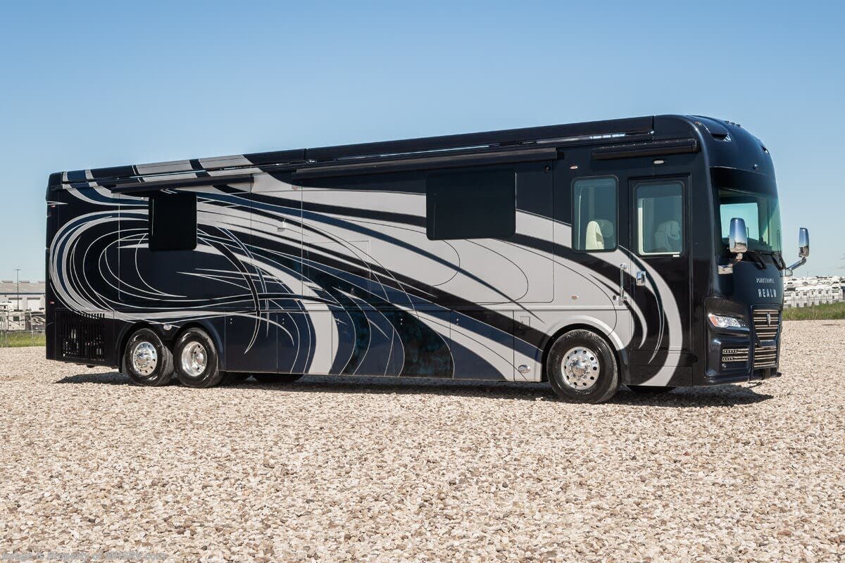 2026 Foretravel Realm FS605 Luxury Villa Master Suite (LVMS) Bath & 1/2