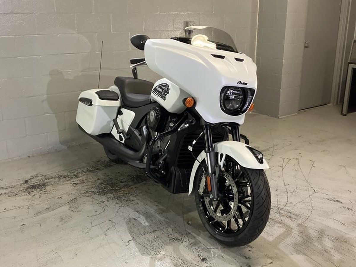2025 Indian Motorcycle Chieftain PowerPlus Dark Horse w/PowerBand Audio Ghost White Metallic Smok