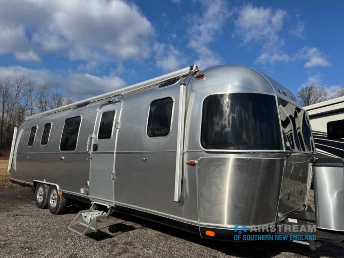 2024 Airstream Classic