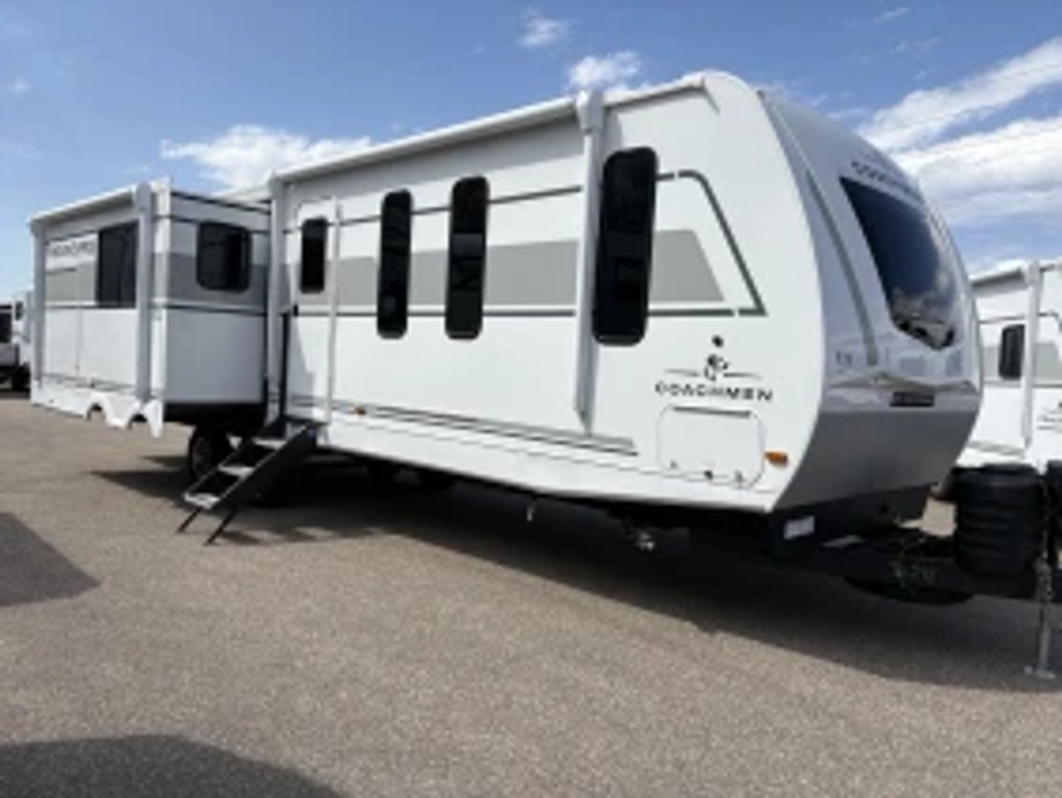 2025 Coachmen Freedom Express Ultra Lite