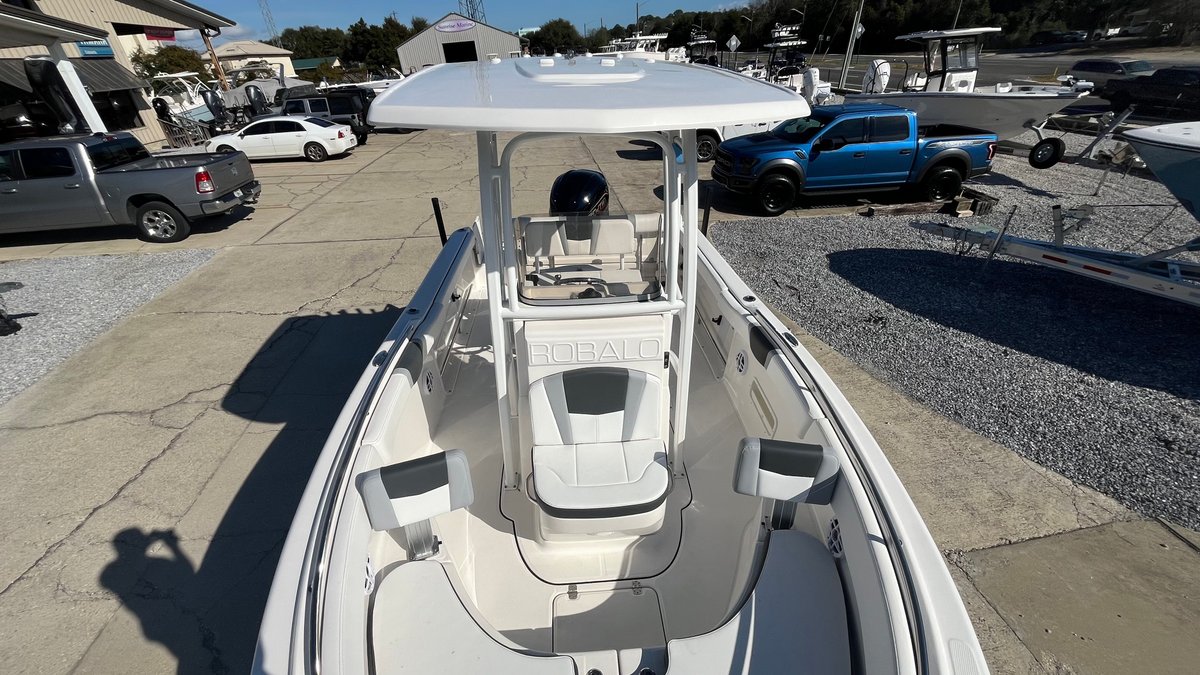2026 Robalo 222 CC