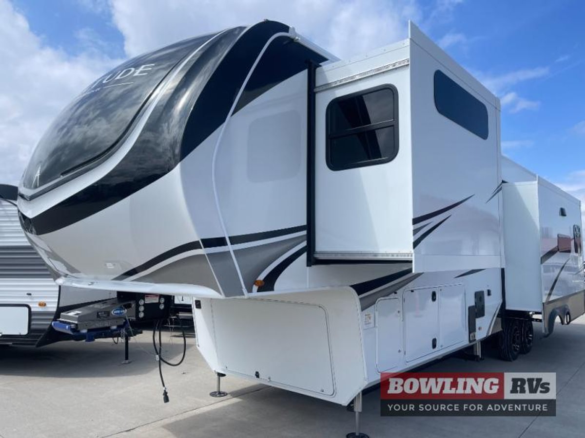 2026 Solitude 370DV