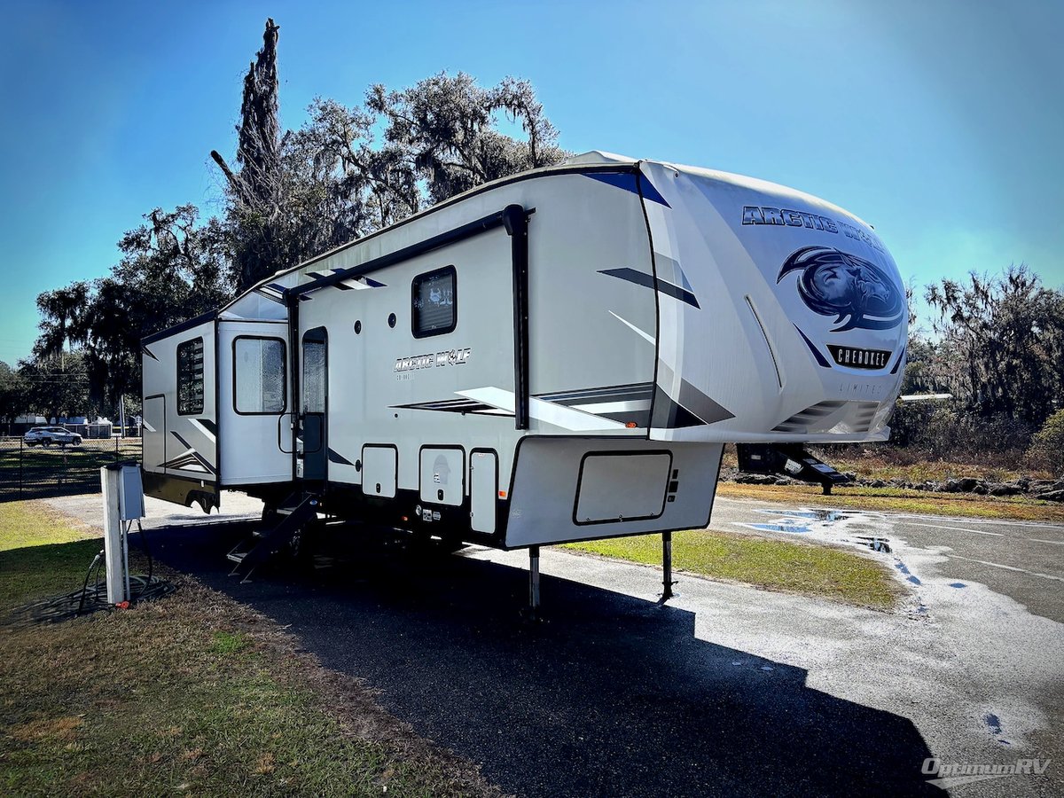 2022 Forest River Cherokee Arctic Wolf Suite
