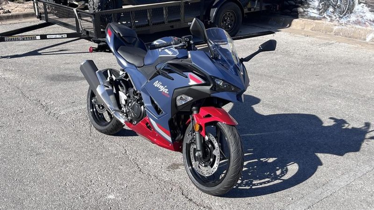 2026 Kawasaki Ninja 500 ABS Metallic Matte Twilight Blue