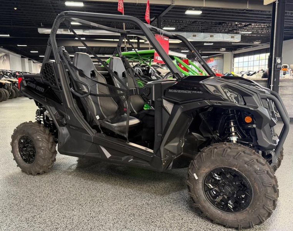 2025 Can-Am Maverick Trail DPS 700