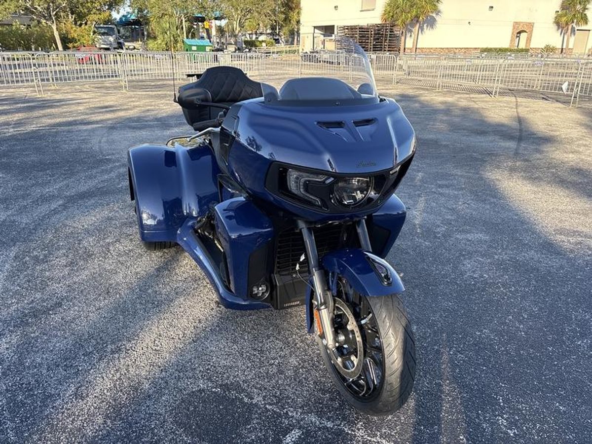 2025 Indian Motorcycle Pursuit Dark Horse 112 Springfield Blue Vivid Crystal with Black Vivid