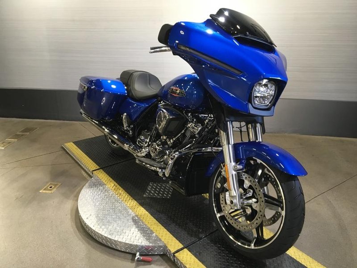 2025 Harley-Davidson FLHX - Street Glide
