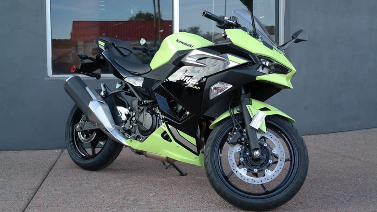 2026 Kawasaki Ninja 500 ABS Metallic Yellowish Green/Ebony