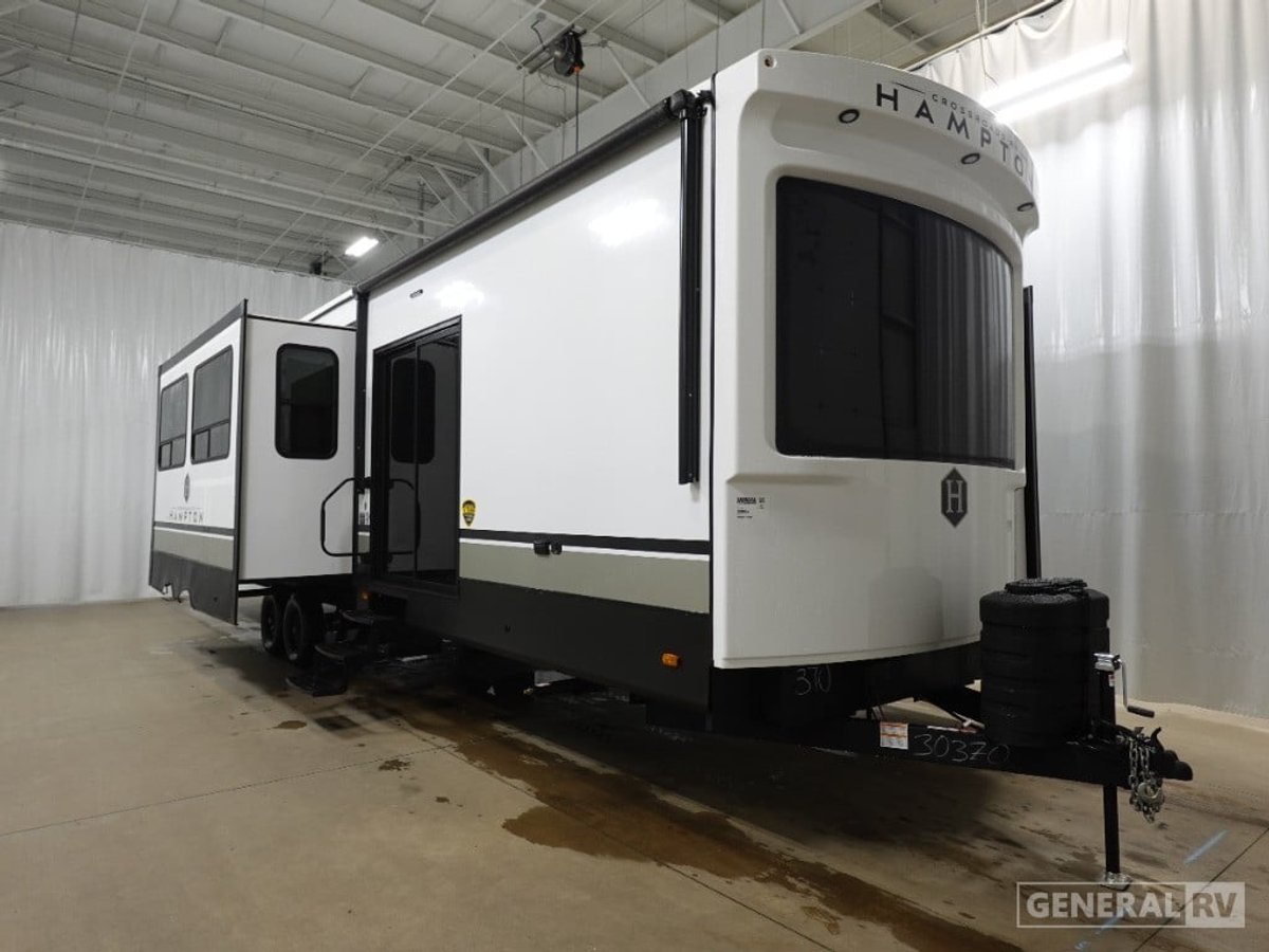 2025 Crossroads RV Hampton