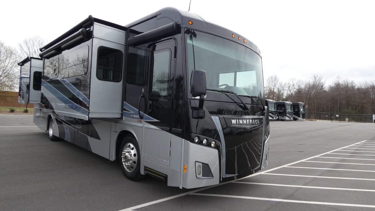 2025 Winnebago Forza