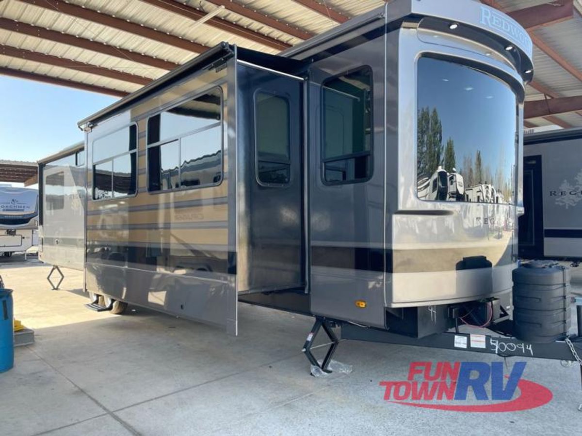 2025 Redwood RV Regency