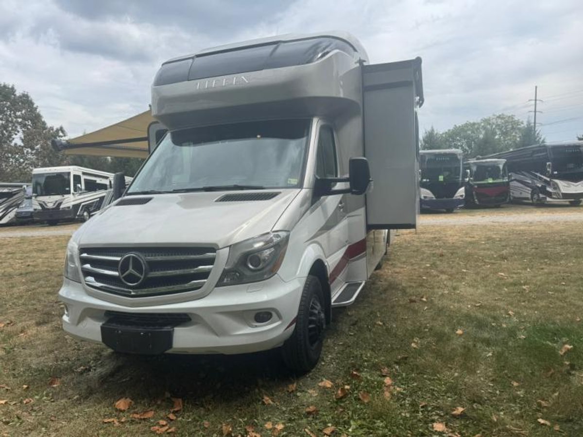 2017 Tiffin Motorhomes Wayfarer