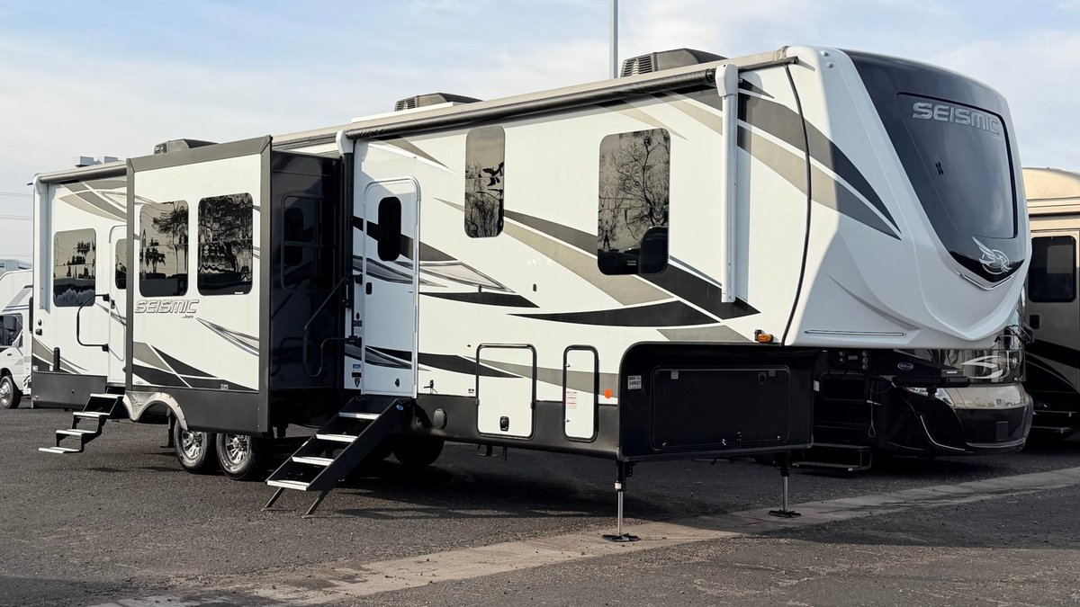 2021 Jayco Seismic