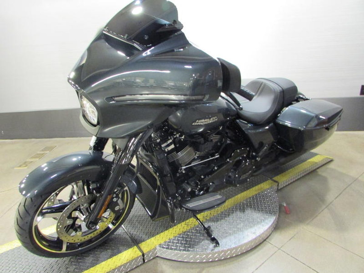 2025 Harley-Davidson FLHX - Street Glide