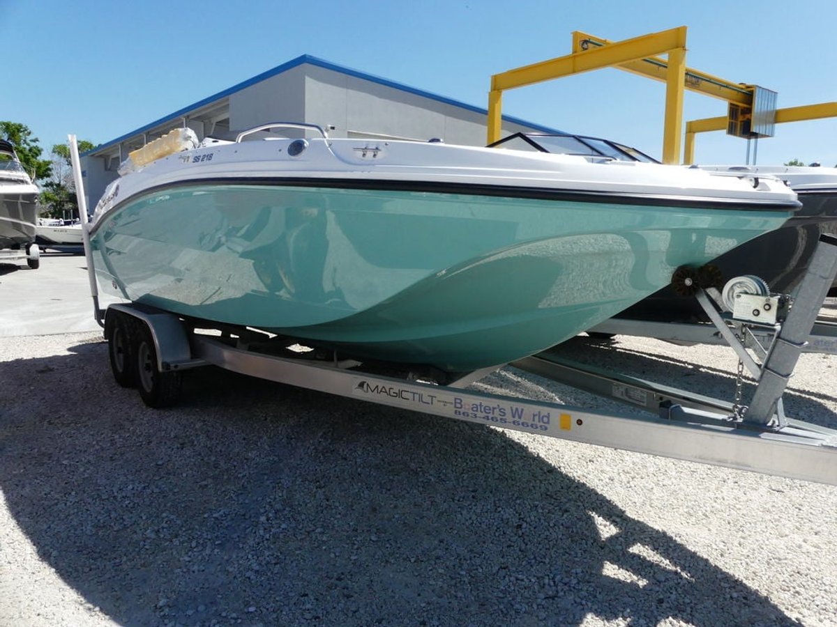 2025 Hurricane SunDeck Sport 218 OB