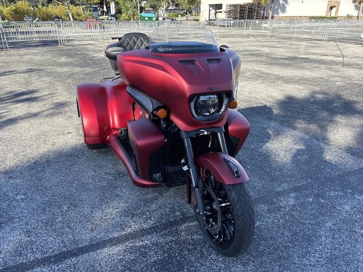 2025 Indian Motorcycle Roadmaster PowerPlus Dark Horse 112 Sunset Red Smoke