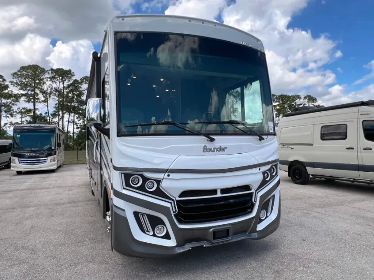 2025 Fleetwood BOUNDER