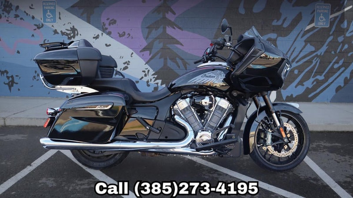 2024 Indian Motorcycle Challenger Black Metallic