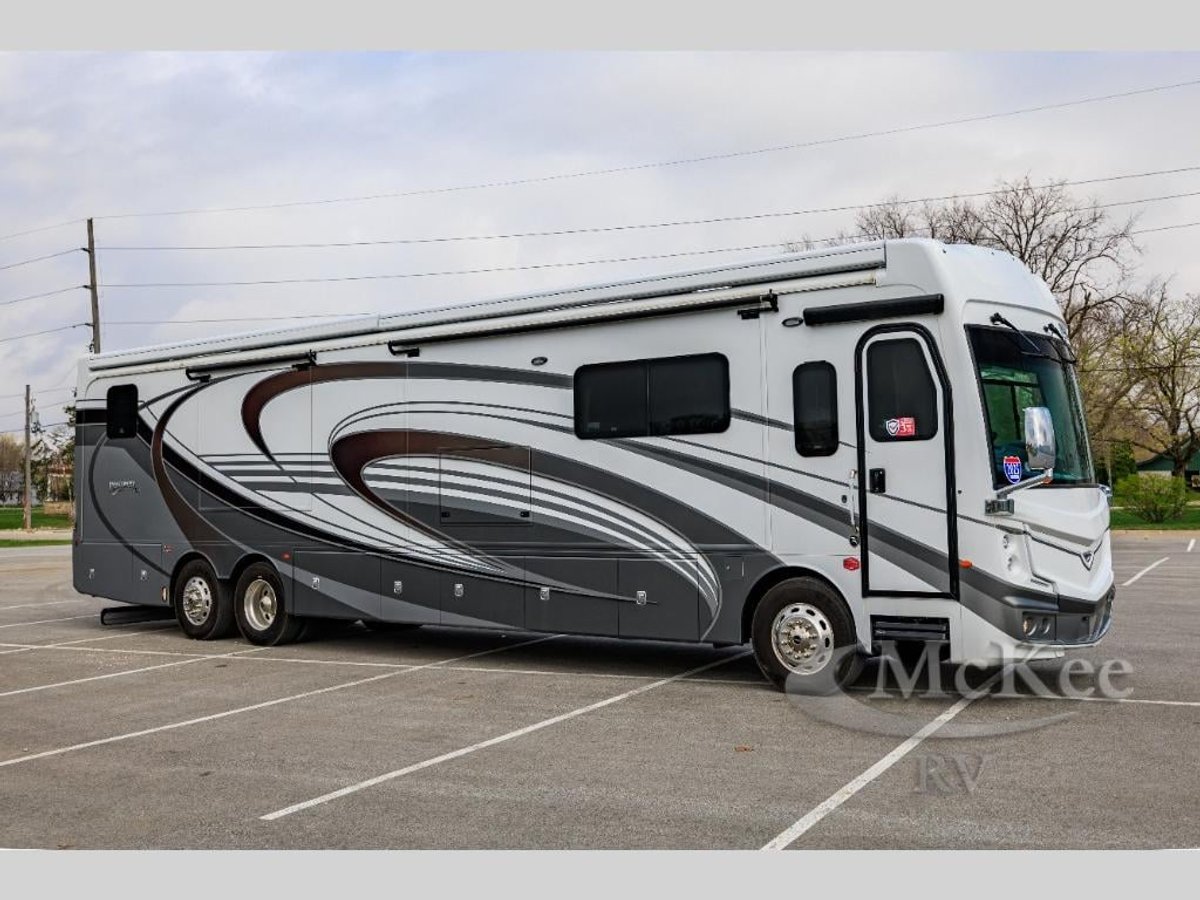 2025 Fleetwood RV Discovery LXE
