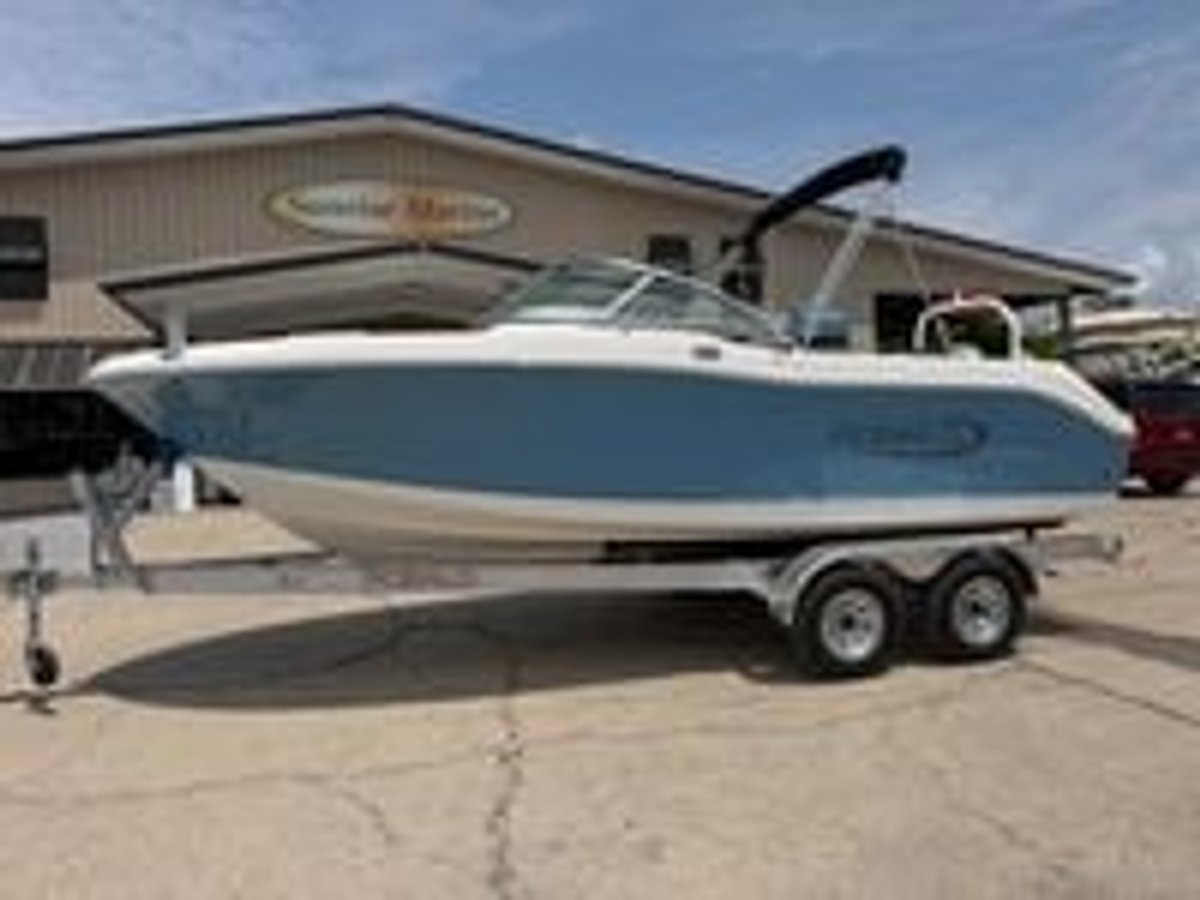 2026 Robalo 207 DC