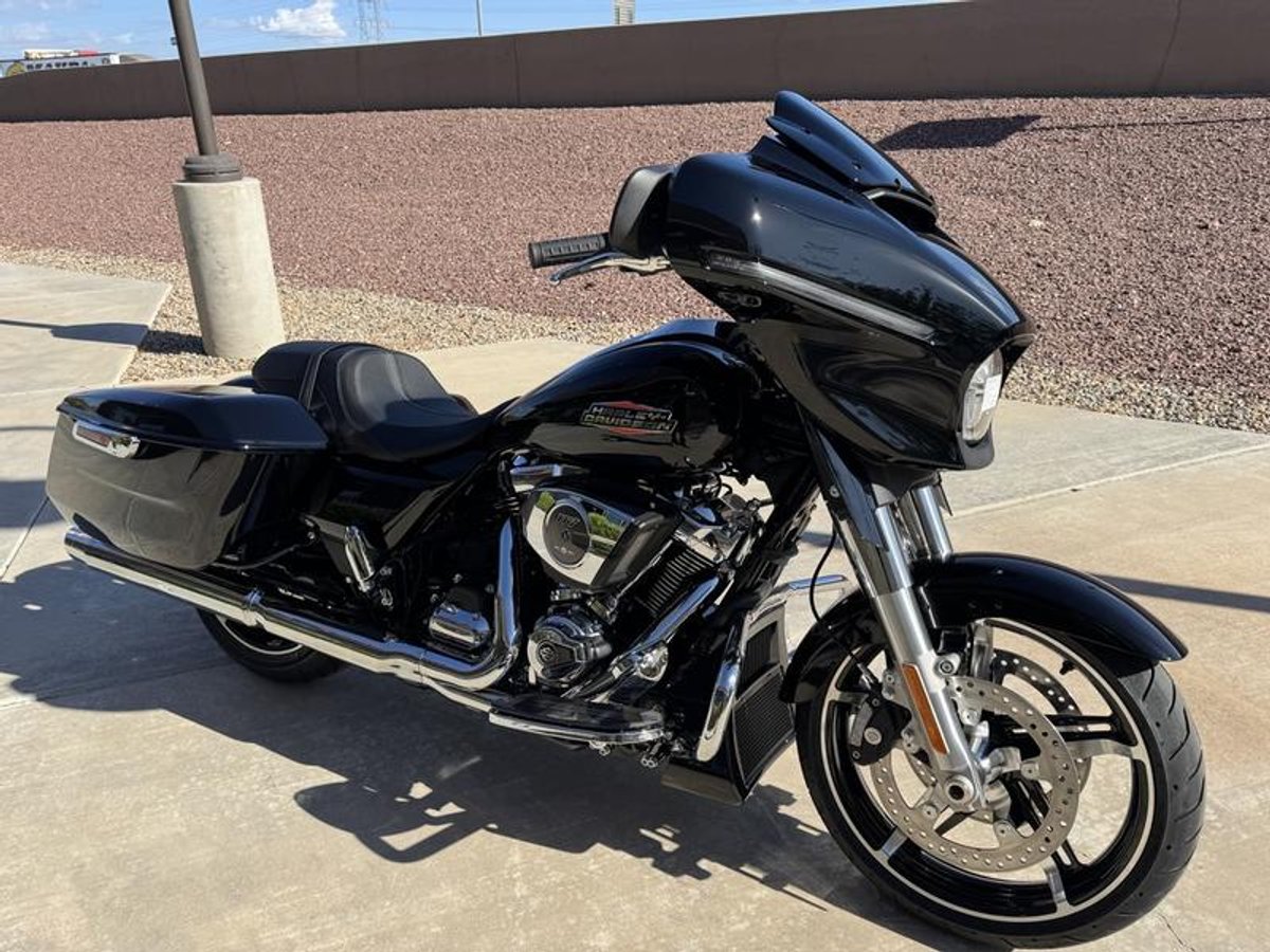 2025 Harley-Davidson FLHX - Street Glide