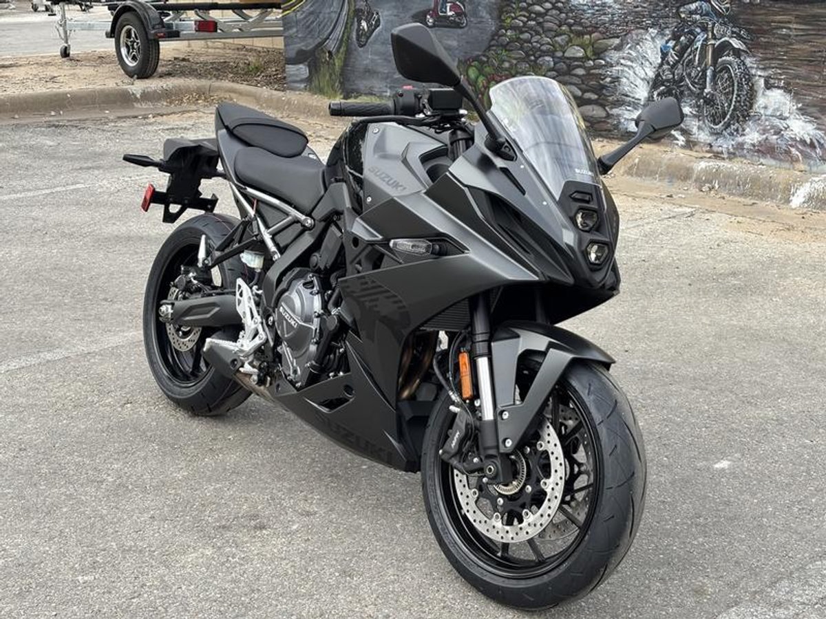 2025 Suzuki GSX-8R